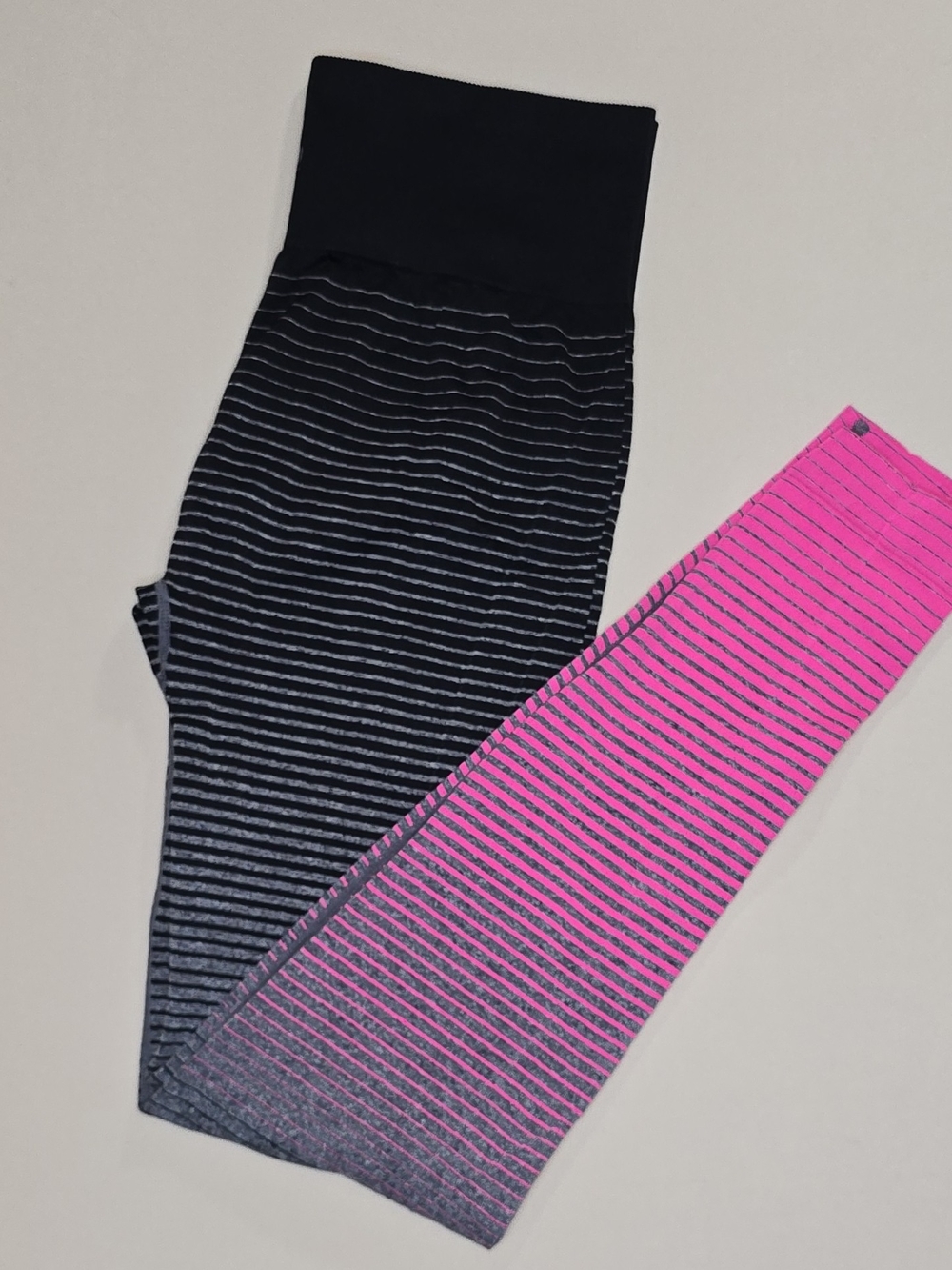 Marika Women Medium Seamless Ombre Striped Leggings Black Pink Mid Rise